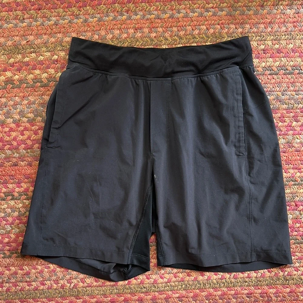 MENS LULULEMON BLACK SHORTS